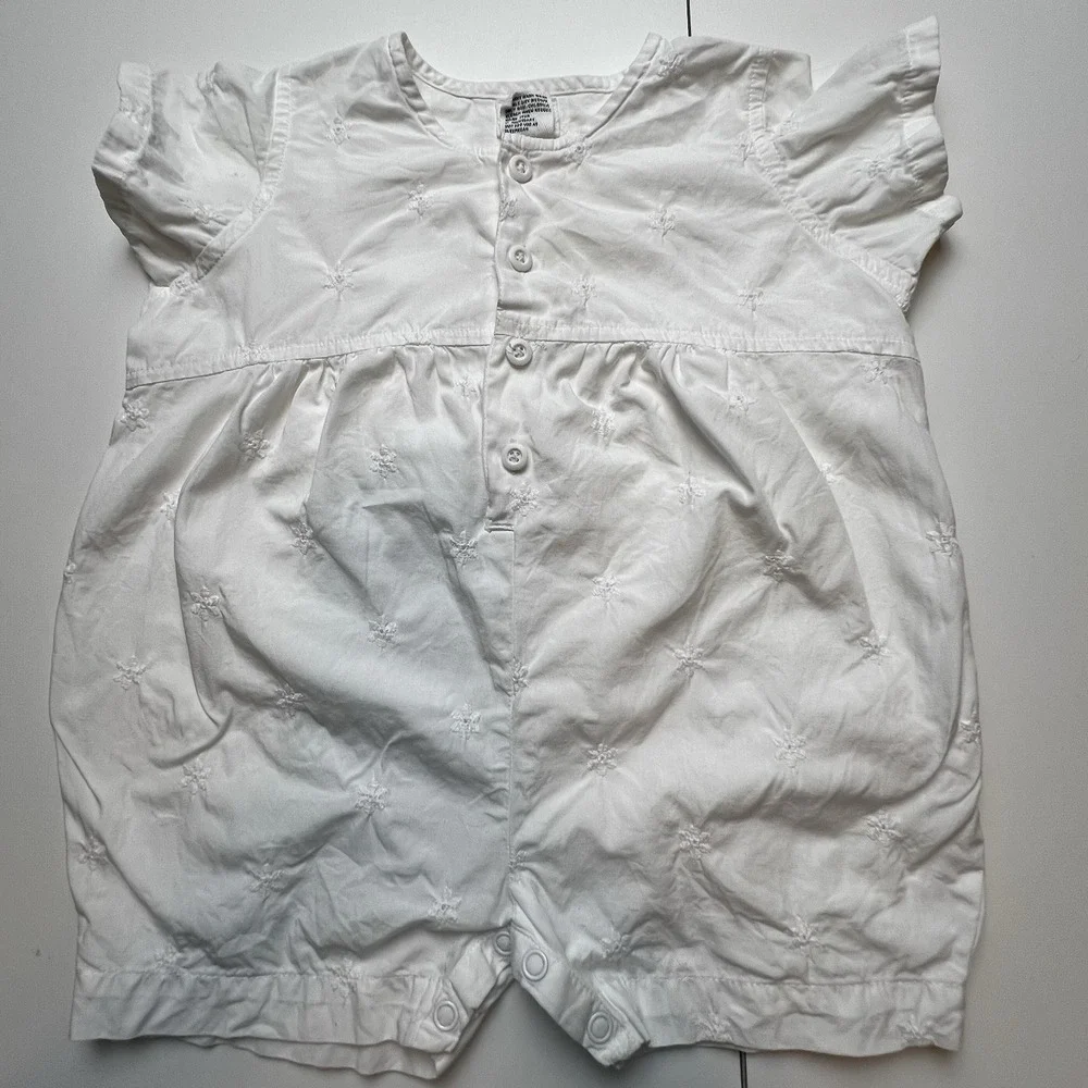 Baby GAP Girls White Eyelet Embroidered Romper Outfit 6-12 months